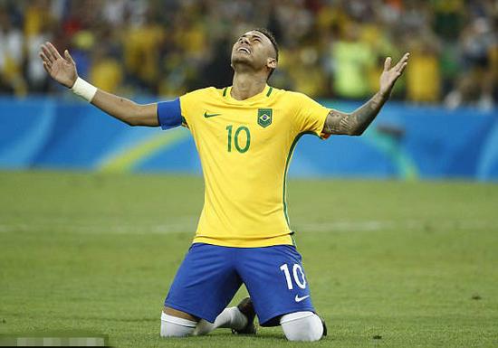 TA：利马传球出色&充满侵略性，他的回归可以丰富曼联打法（TA：利桑德罗传球犀利且富侵略性，复出有望丰富曼联战术）