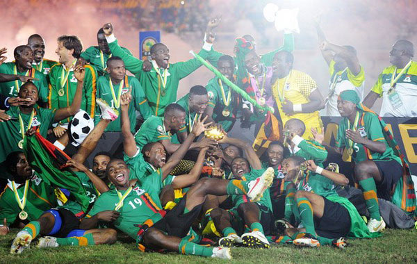 阿隆索难镇住更衣室：皇马是否需要重建？弃用功勋主帅要付出代价？（阿隆索难控更衣室，皇马是否步入重建期？更换功勋主帅的代价几何？）