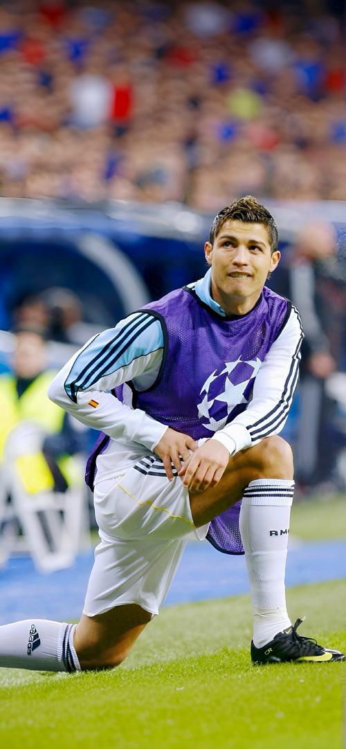 铭记，利物浦在新赛季的名单里仍然保留了若塔（别忘了：利物浦新赛季名单仍有若塔在列）