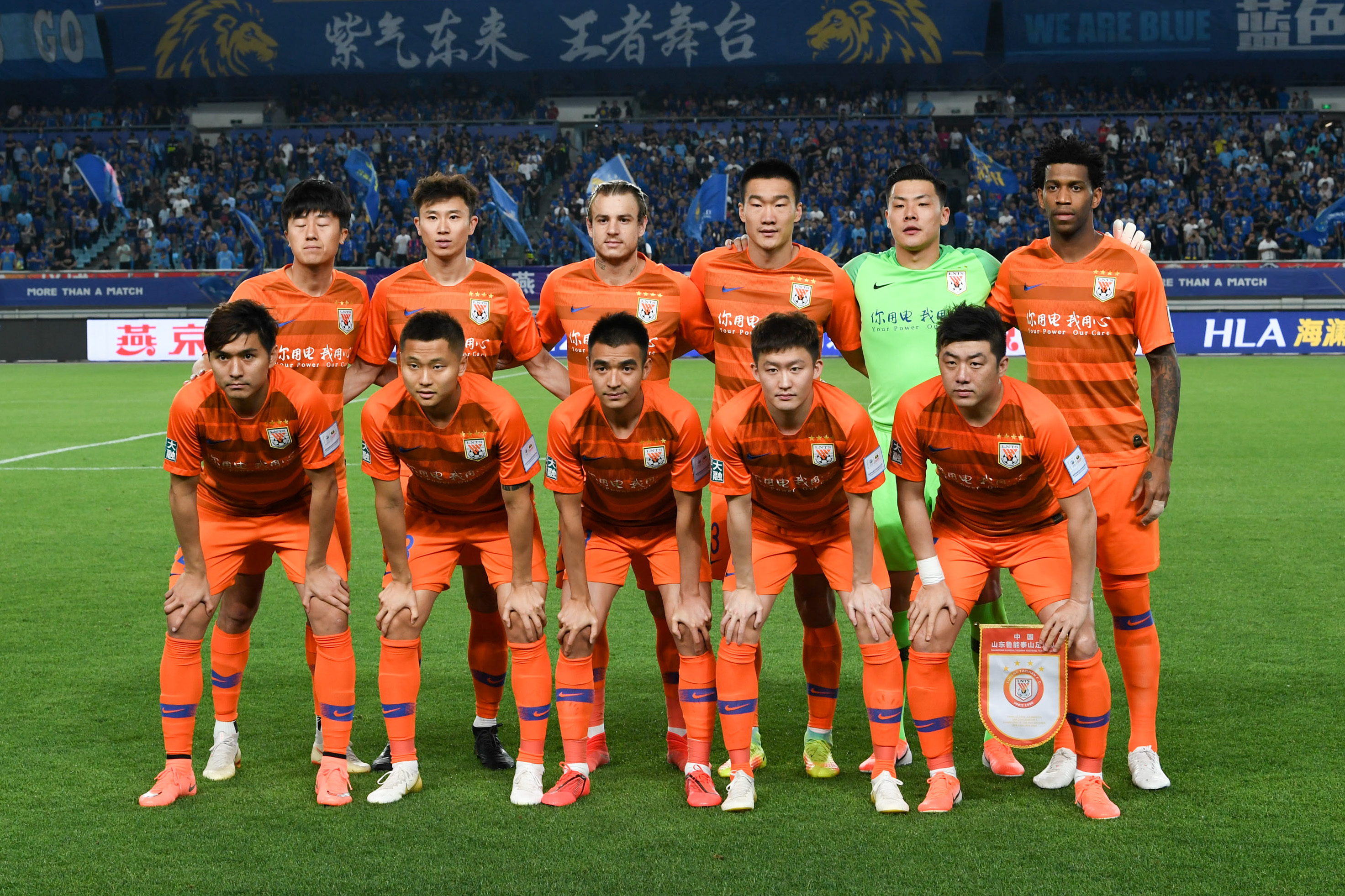 马卡：阿隆索安排多名青训和一线队训练，其中包括雷耶斯儿子（马卡：阿隆索召集多名青训球员与一线队合练，雷耶斯之子在列）